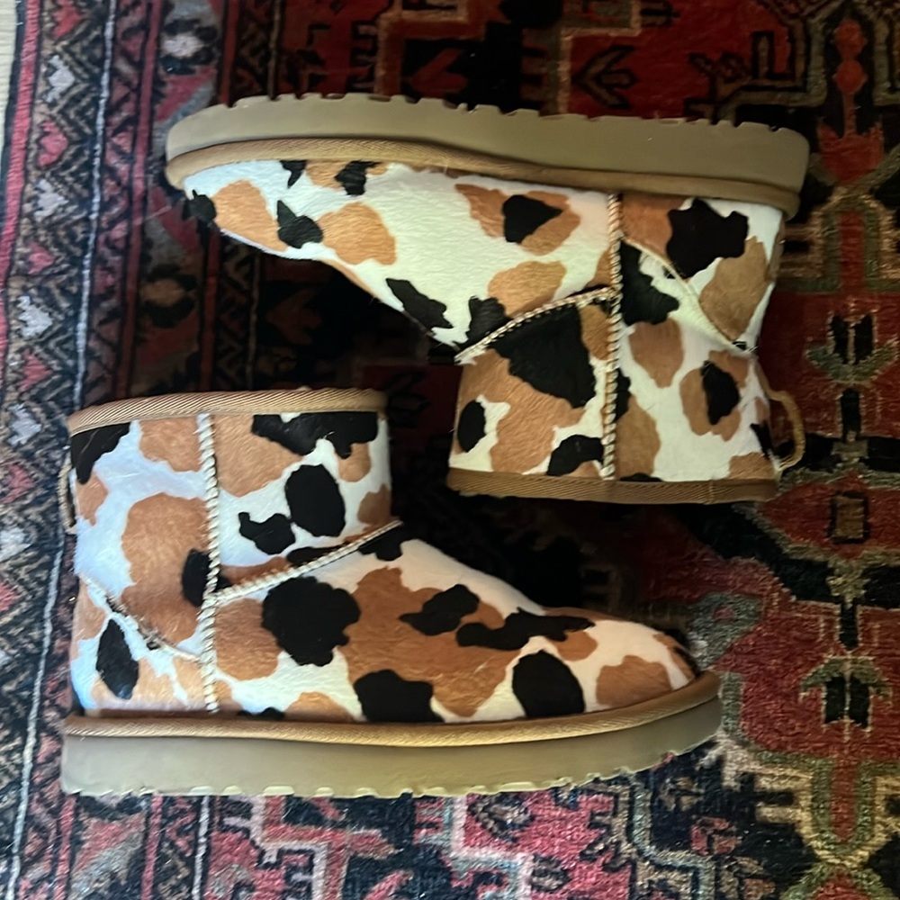 UGG Classic Mini Cow Print Calf Hair Boot sz 6
